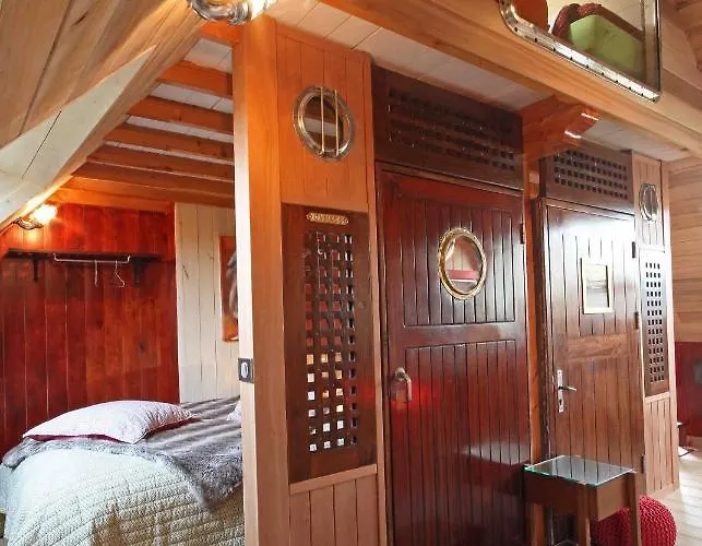 Les Insolites De Coco 4* La Lande-de-Goult