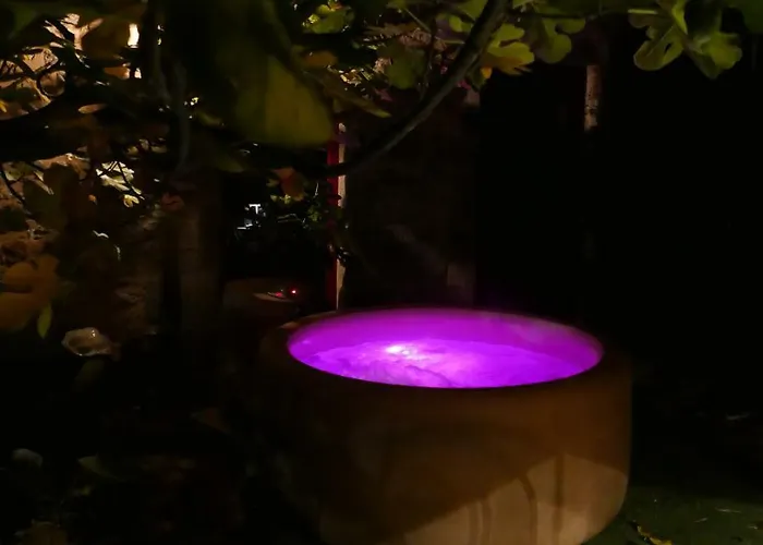 Les Insolites De Coco Bed & Breakfast La Lande-de-Goult