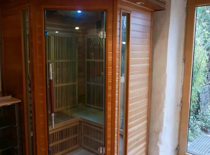 לינה וארוחת בוקר Les Insolites De Coco La Lande-de-Goult